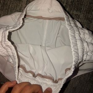 lululemon hotty hot short 2.5 inch size 4!!